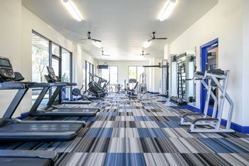 24/7 Fully-equipped, high-tech fitness center